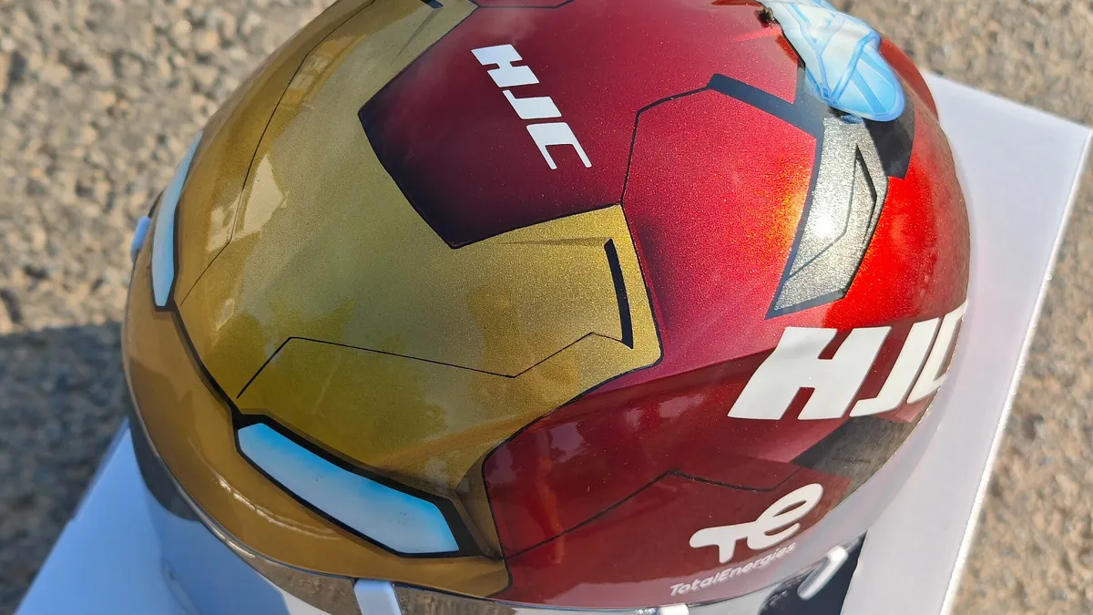Team TotalEnergies gunakan helm bertema Iron Man di Tour de France 2026