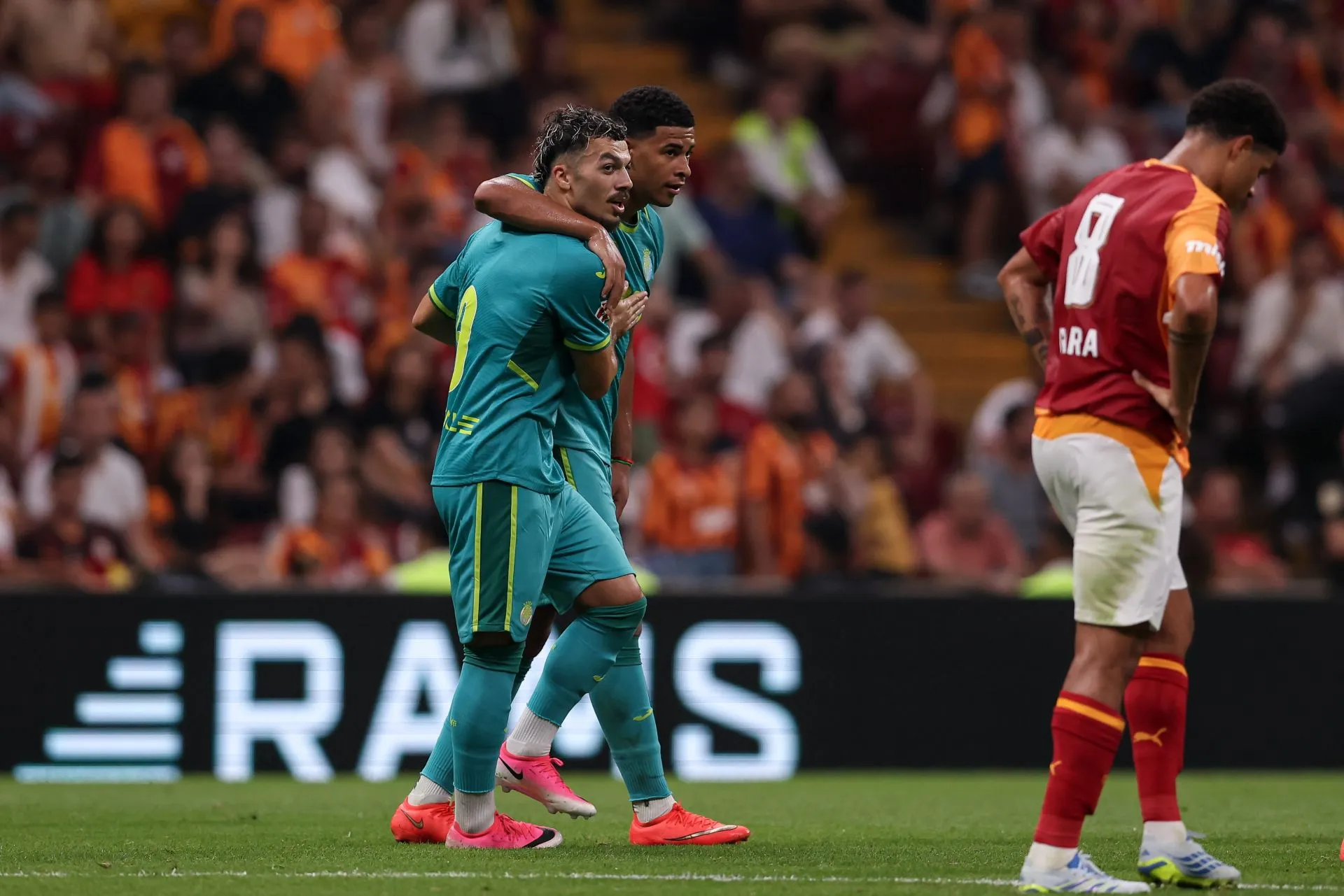 Barcelona incar Georges Mikautadze sebagai alternatif transfer Julian Alvarez