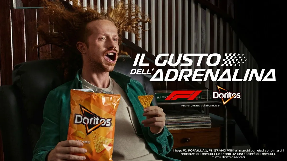Kemasan produk edisi terbatas Doritos dan logo Formula 1 dalam kampanye Il Gusto dell Adrenaline