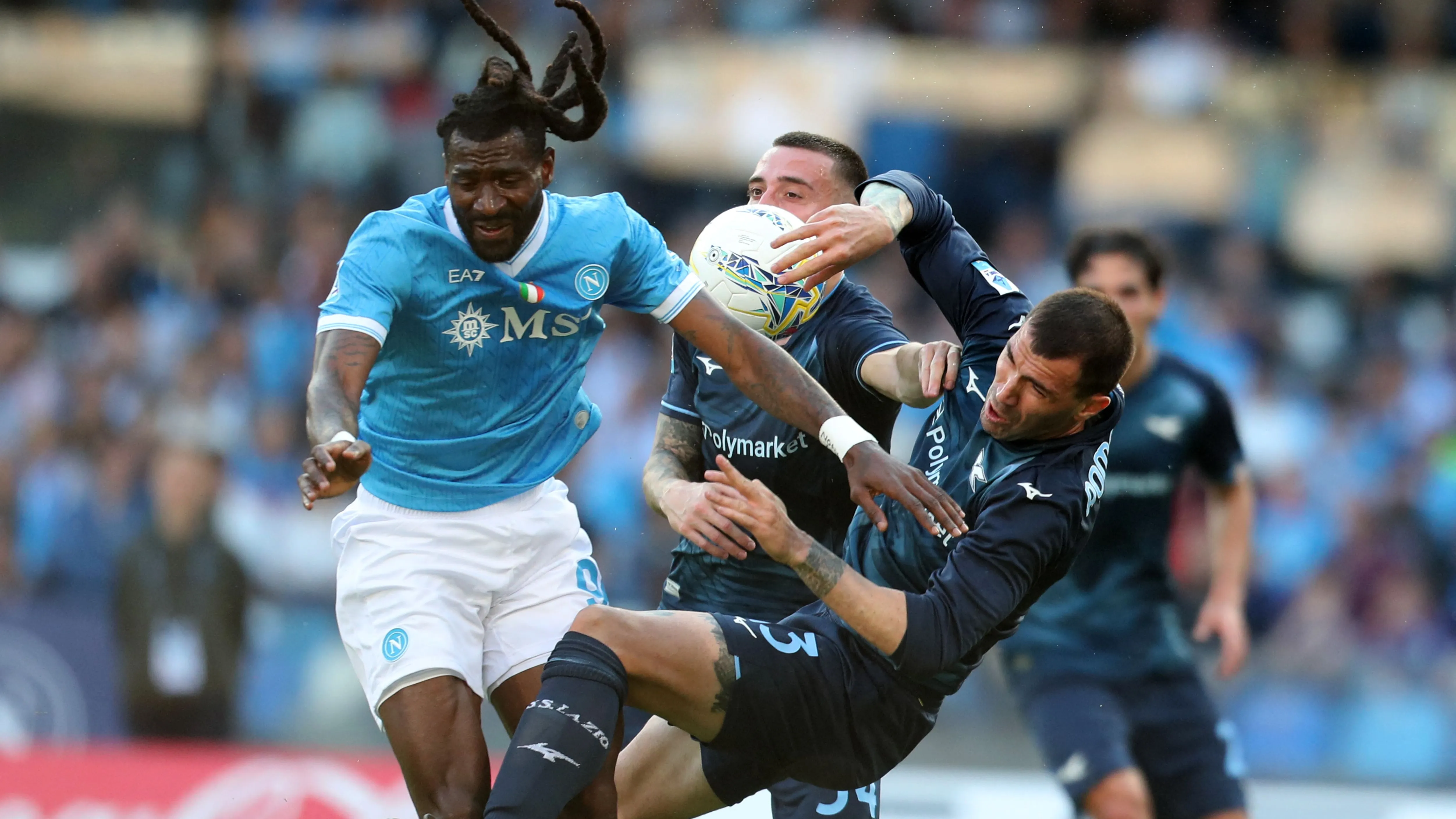Frank Anguissa batal hengkang dan siap perpanjang kontrak di Napoli hingga 2030