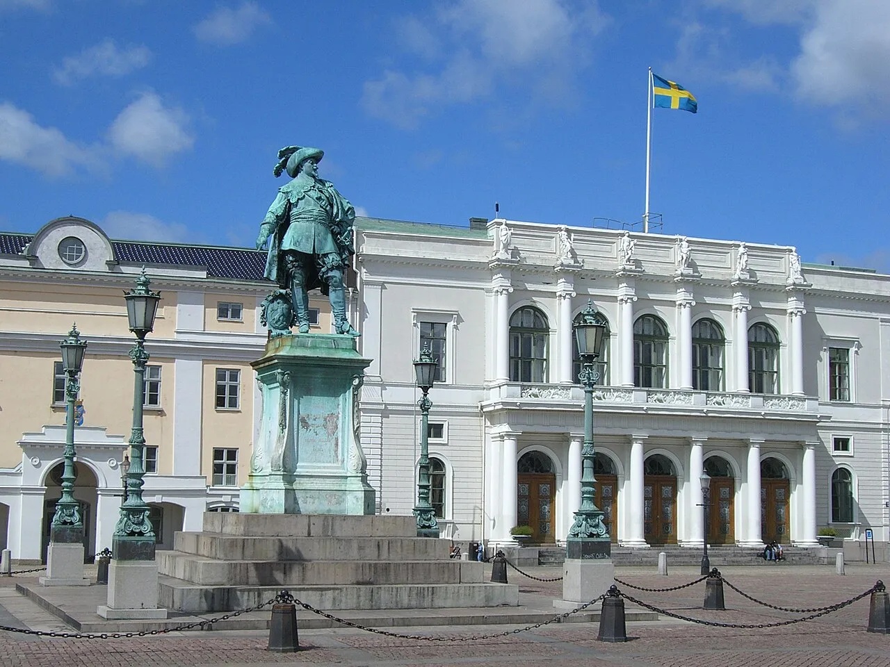 Gustaf Adolfs torg menjadi alun-alun bersejarah yang ikonik di pusat kota Gothenburg Swedia