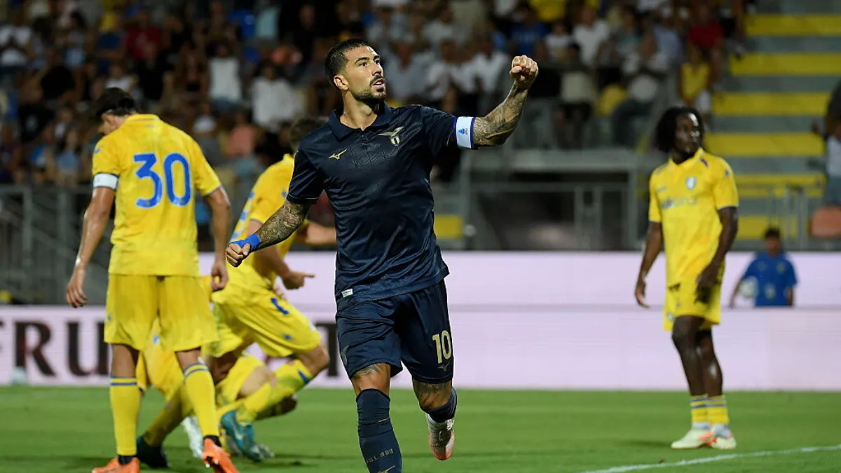 Selebrasi pemain Lazio Mattia Zaccagni usai mencetak gol ke gawang Frosinone dalam laga uji coba
