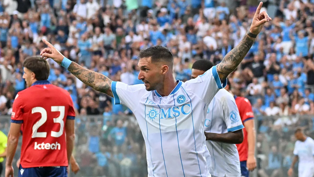 Pemain Napoli merayakan kemenangan atas Osasuna dalam laga uji coba pramusim