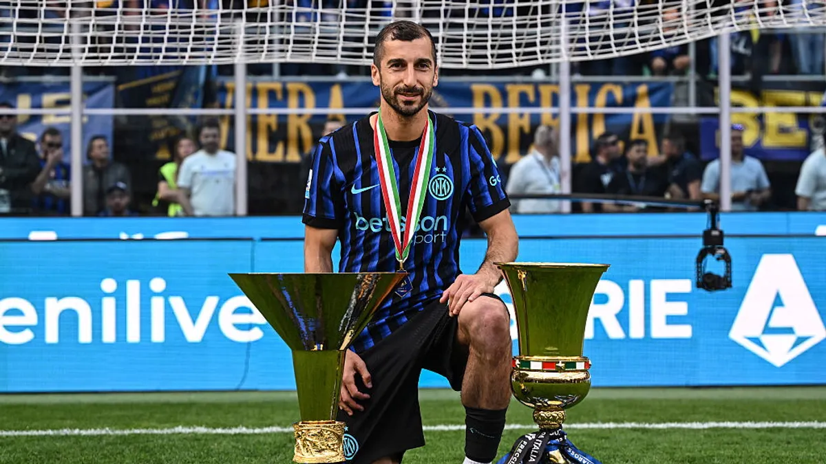 Gelandang Inter Milan Henrikh Mkhitaryan dalam sesi latihan pramusim di Perth