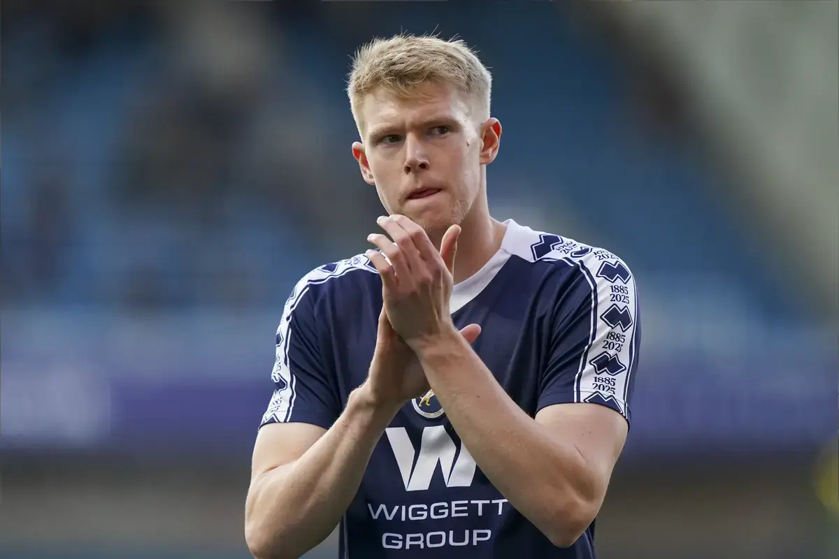 Hull City didesak datangkan striker Millwall Josh Coburn di bursa transfer musim panas