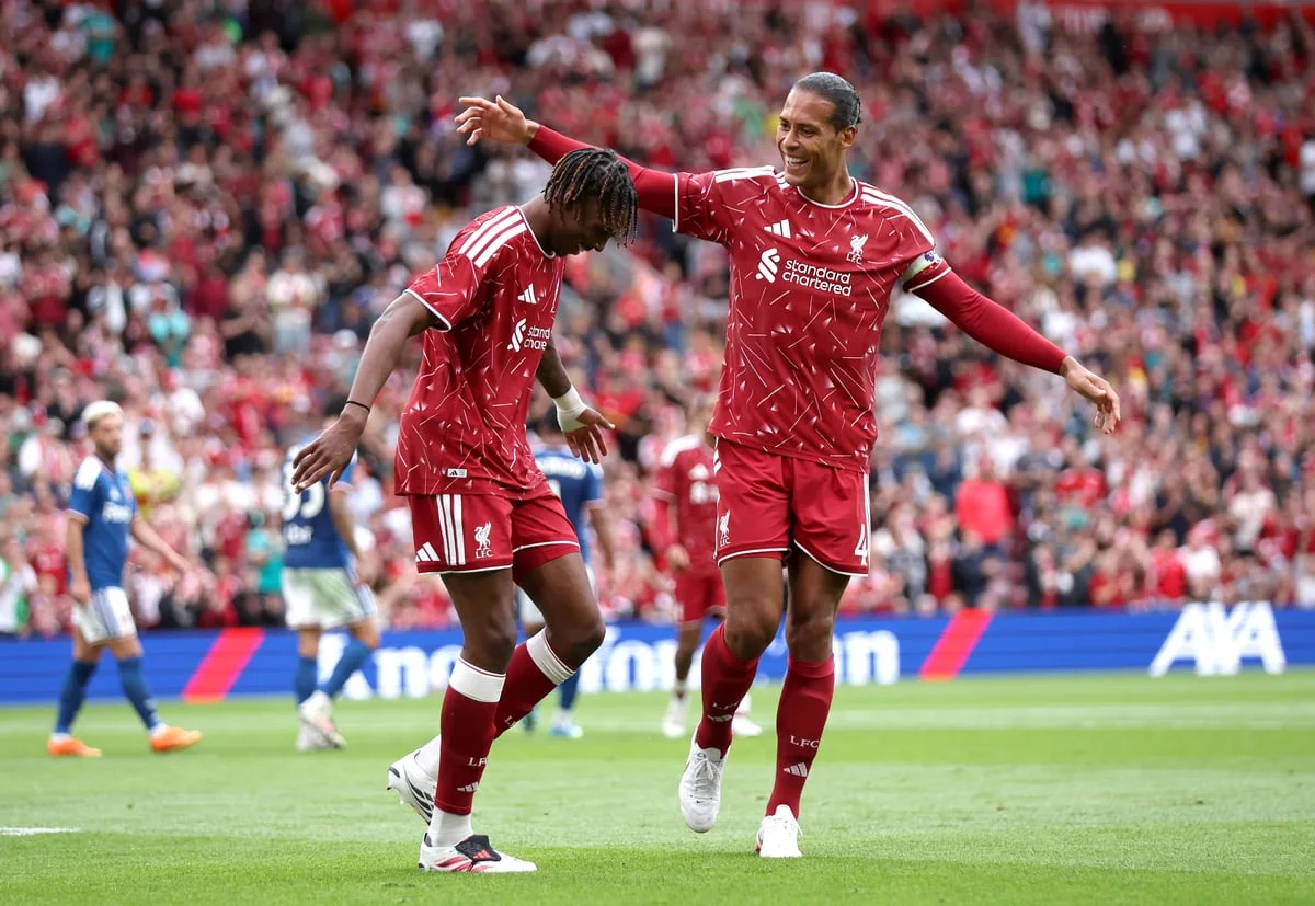 Jeremy Jacquet rayakan gol debut manis saat Liverpool bungkam Como 2-0