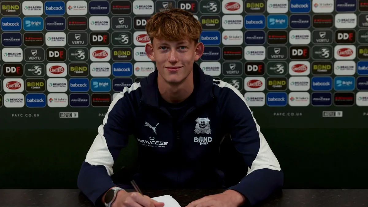 Kiper muda Plymouth Argyle Thomas Armytage dipanggil memperkuat Timnas Inggris U-16 di Italia