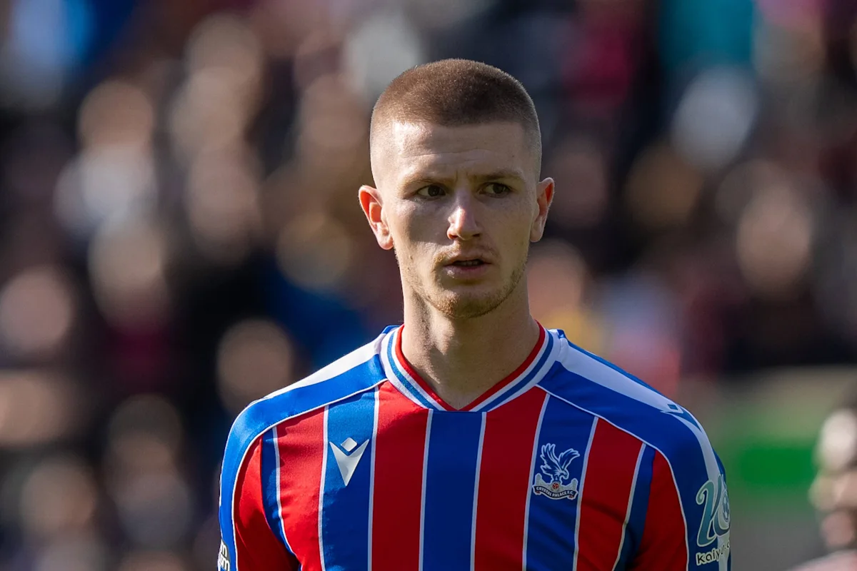 Gelandang Crystal Palace Adam Wharton dalam pertandingan Liga Inggris
