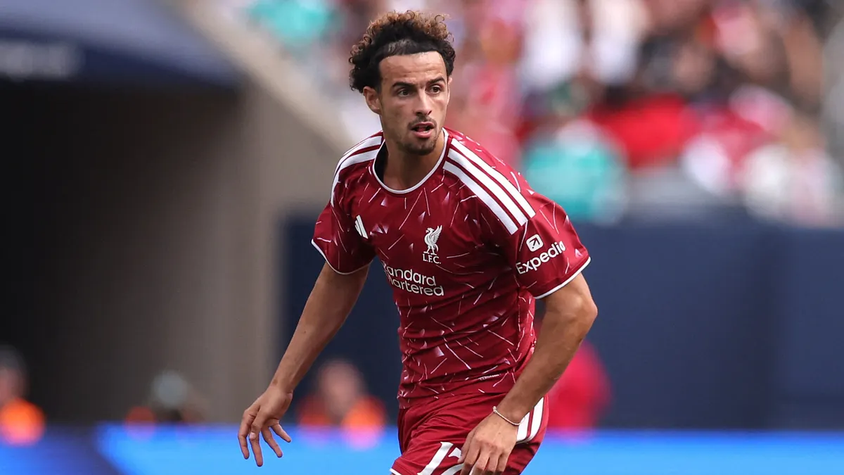 Gelandang Liverpool Curtis Jones saat sesi latihan di pusat pelatihan klub