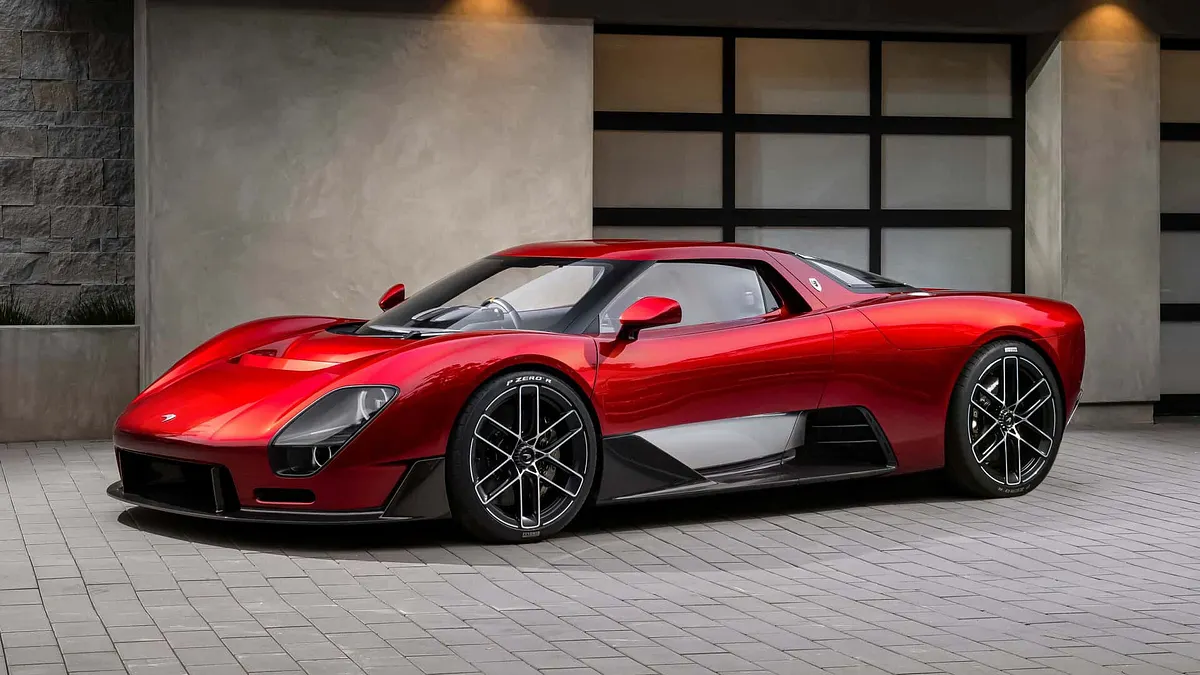 McLaren perkenalkan mobil sport 6GT dengan mesin V8 dan transmisi manual di Monterey Car Week