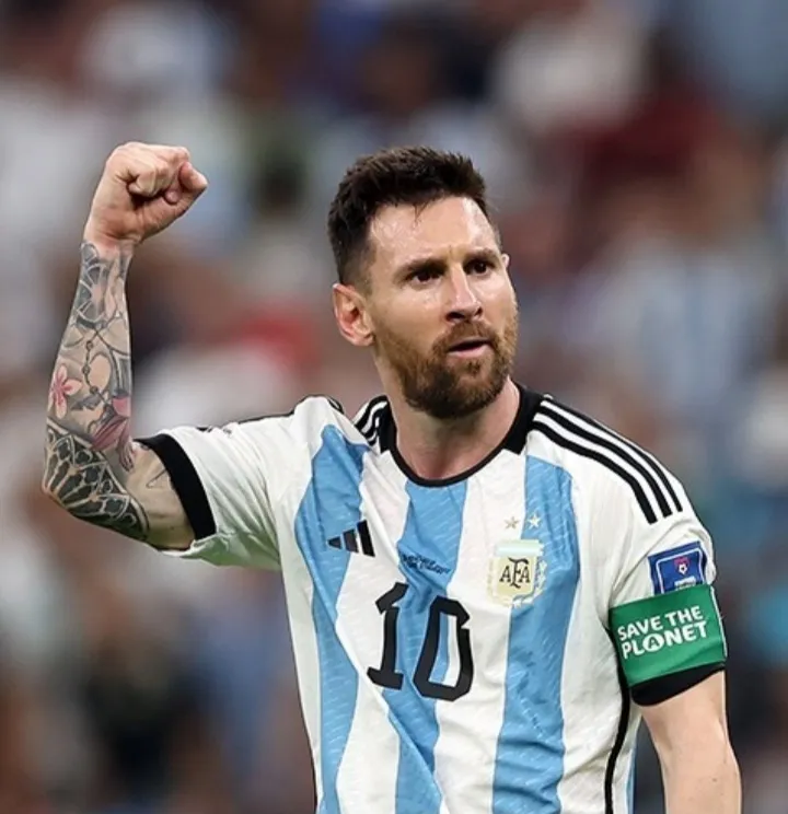 Ilustrasi trofi penghargaan man of the match dalam pertandingan sepak bola