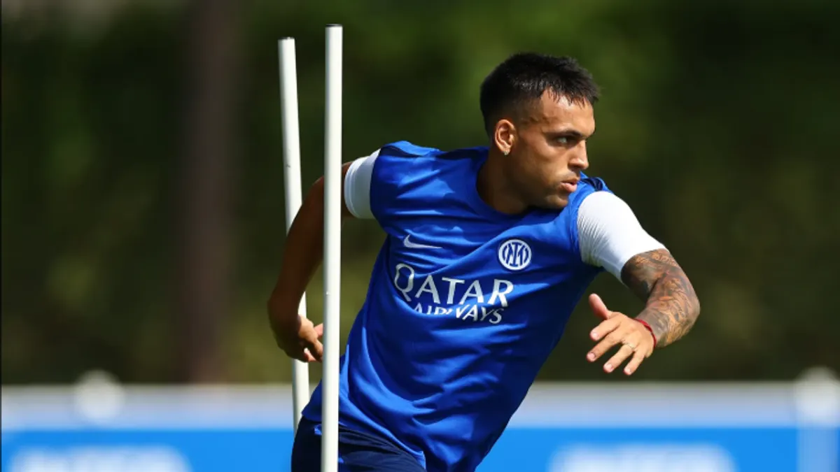 Kapten Inter Milan Lautaro Martinez saat menjalani sesi latihan