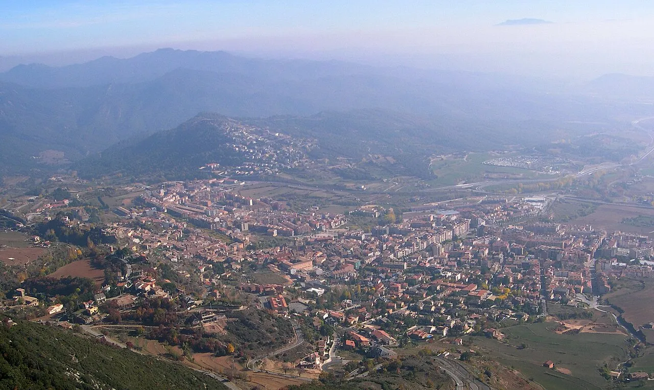Pemandangan kota Berga, pusat comarca Berguedà di Catalonia yang kaya akan sejarah dan budaya