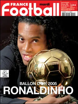 Tampilan sampul majalah sepak bola ternama France Football di Paris