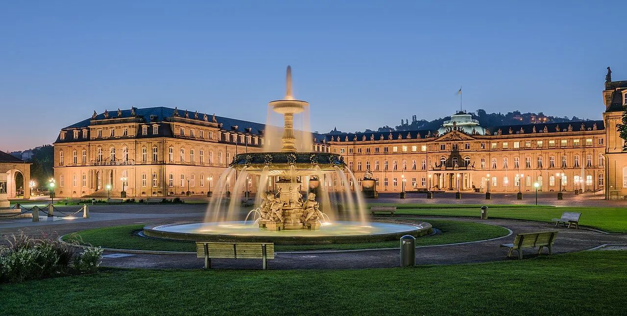 Pemandangan Kota Stuttgart di Jerman yang dikelilingi perbukitan hijau