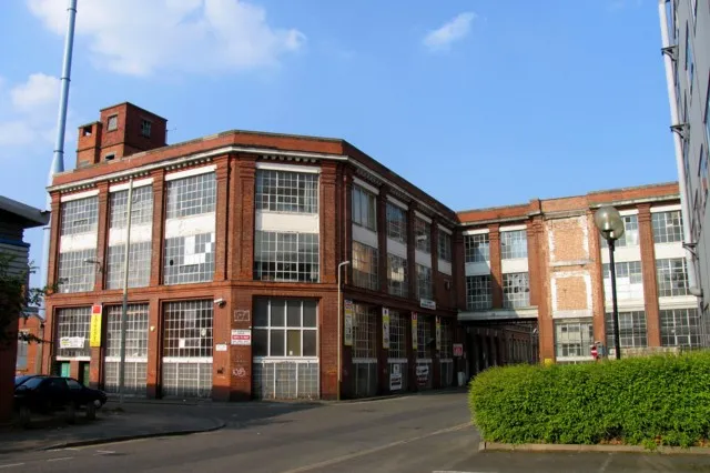 Kompleks bangunan bersejarah pabrik tekstil N Corah and Sons di Leicester