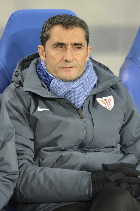 Ernesto Valverde saat memimpin sesi latihan Athletic Bilbao sebagai pelatih kepala.