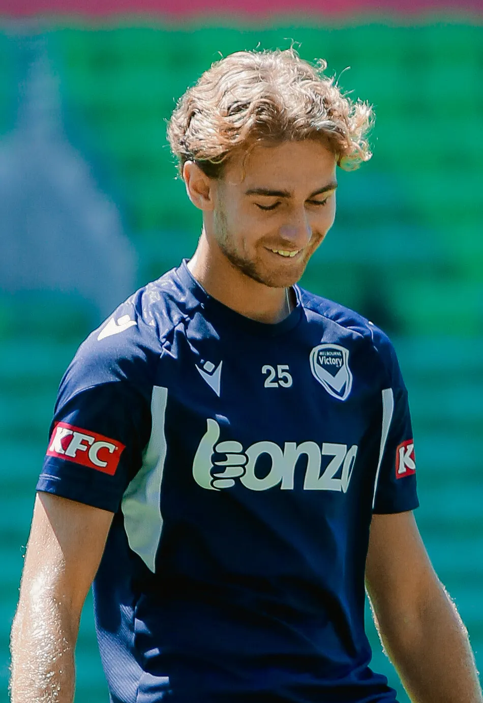 Pesepak bola Australia Ryan Teague saat berlatih bersama klub