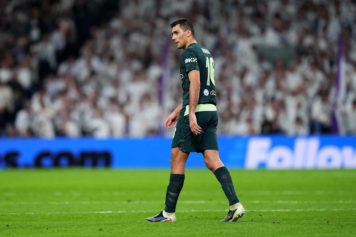 Gelandang Manchester City Rodri dalam pertandingan di lapangan hijau