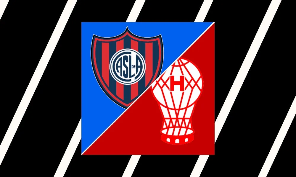 Aksi pemain dalam pertandingan San Lorenzo vs Huracán di Estadio Pedro Bidegain