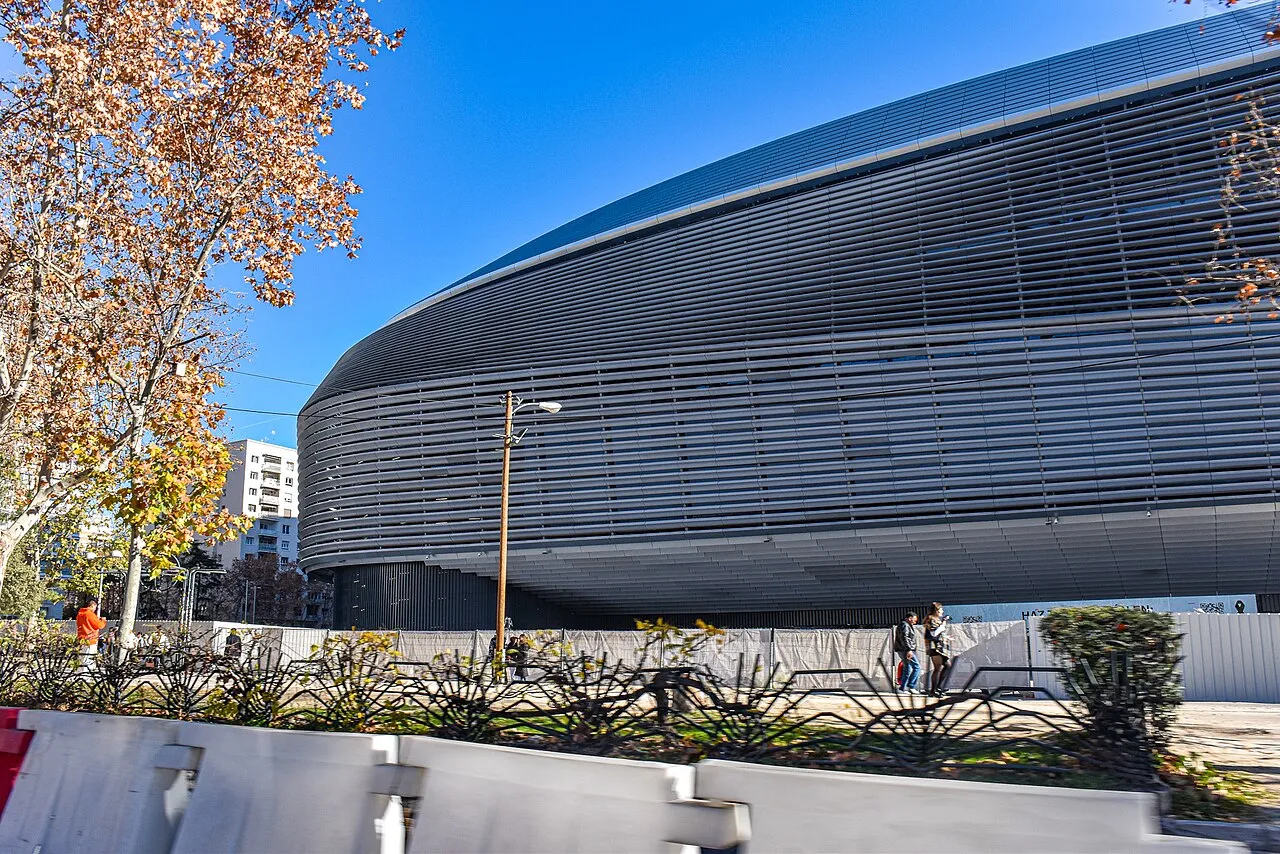 Tampak luar Stadion Santiago Bernabéu markas utama klub Real Madrid