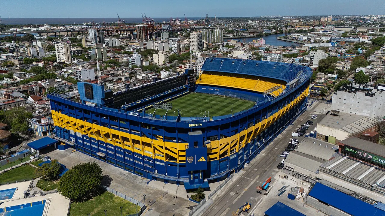 Stadion La Bombonera yang merupakan markas besar klub Boca Juniors di Buenos Aires