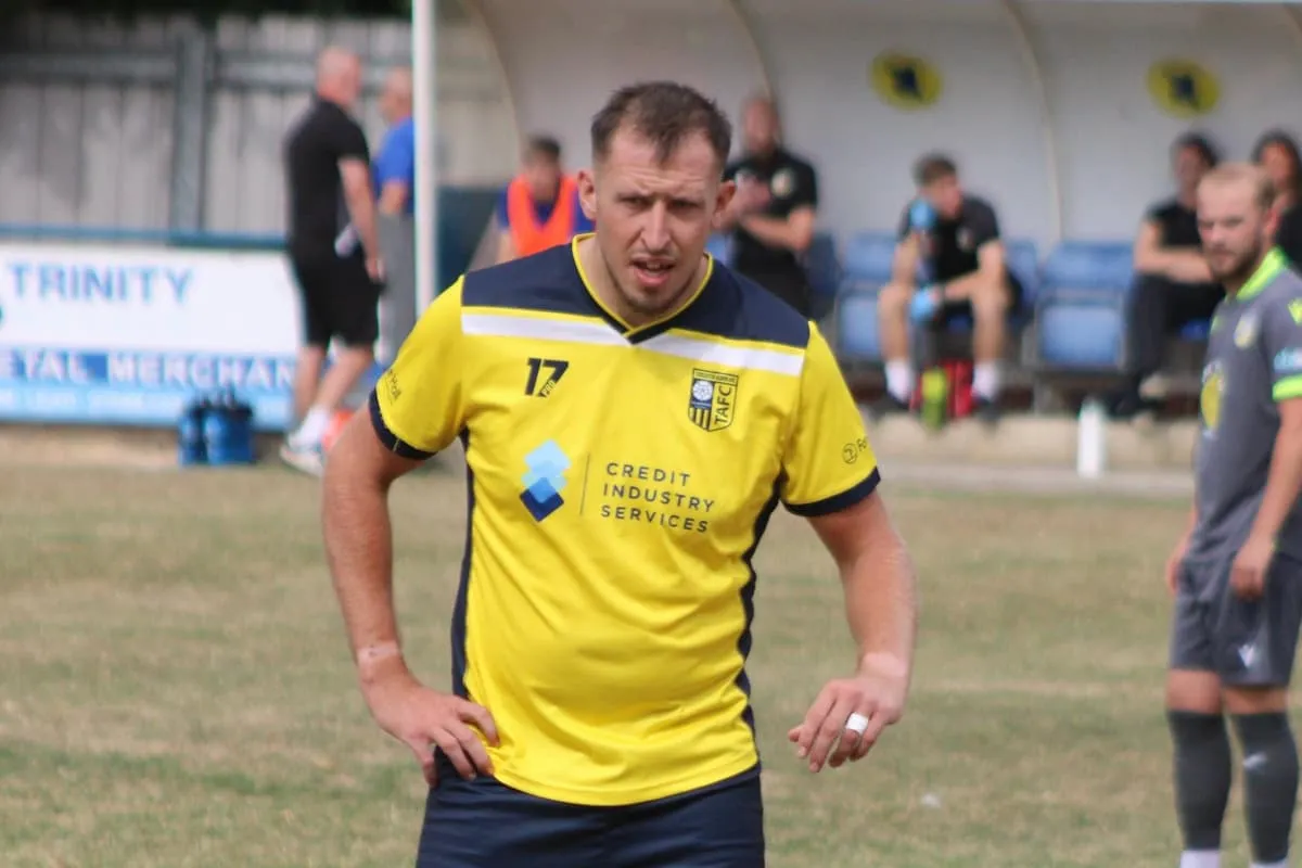 Tadcaster Albion gagal menang di kandang usai kebobolan gol menit akhir melawan Frickley Athletic