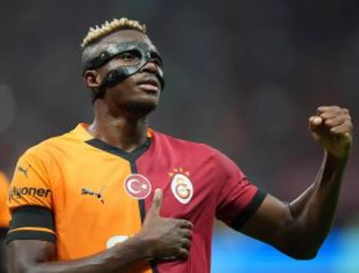 Victor Osimhen Cetak Gol dan Ribut dengan Bek Villarreal